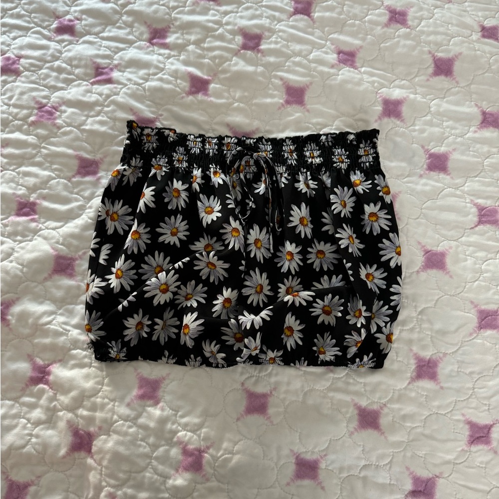 Bella D Black/ White/ Yellow Daisy Print Ruched Tube Top